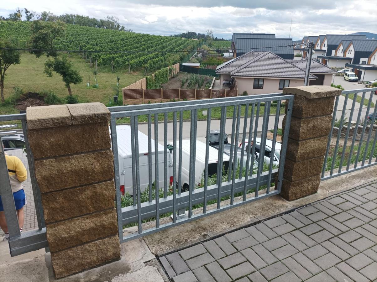 Ubytovani U Leose Zajeci Exterior foto